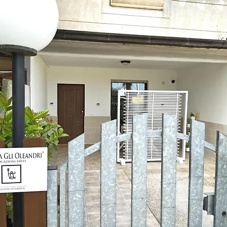別荘 Dimora Gli Oleandri オルトーナ